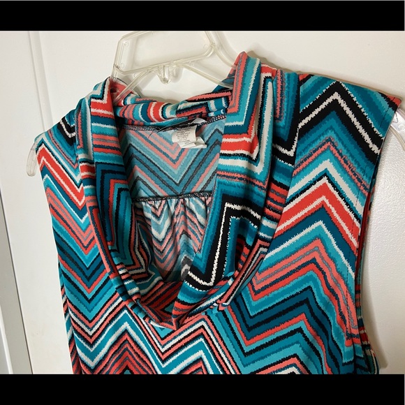 Medium sleeveless career top - Picture 2 of 7